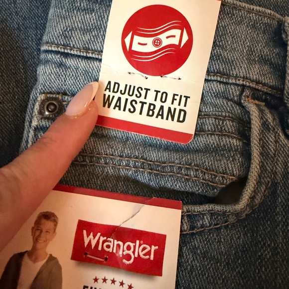 Wrangler Men's Relaxed Fit Light Blue Jeans - Picture 5 of 7